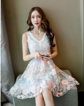 Fashion colors V-neck embroidered dress for women