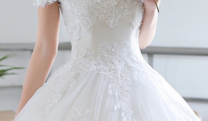 Winter bride luxurious wedding dress