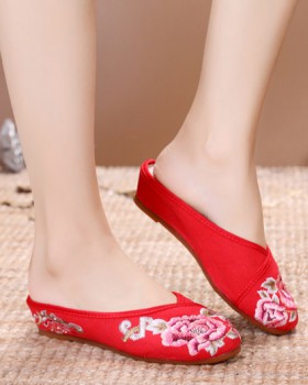 Beef tendon elegant embroidered slippers