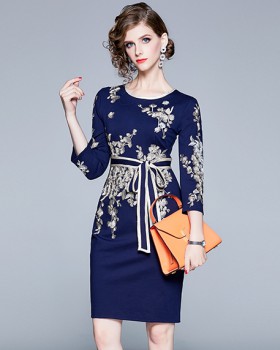 Embroidery autumn bow slim frenum dress