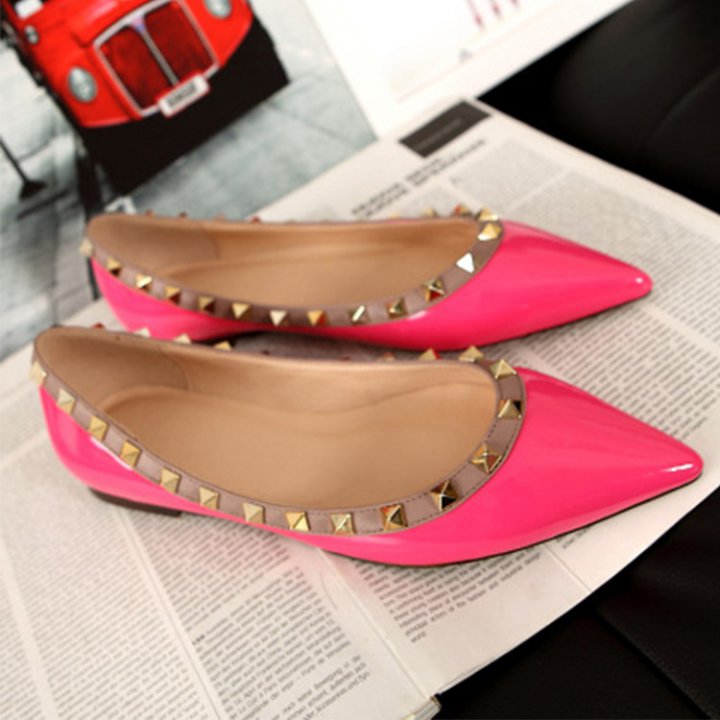 Flat pointed genuine leather spring rivet shoes for women