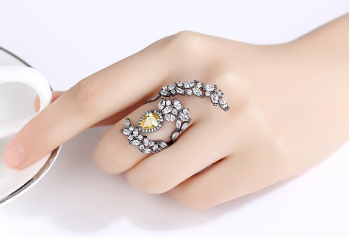 Opening personality exaggeration European style ring