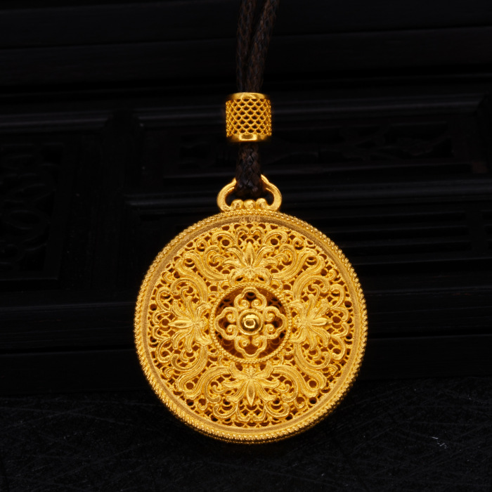 Round pendant flowers gold necklace