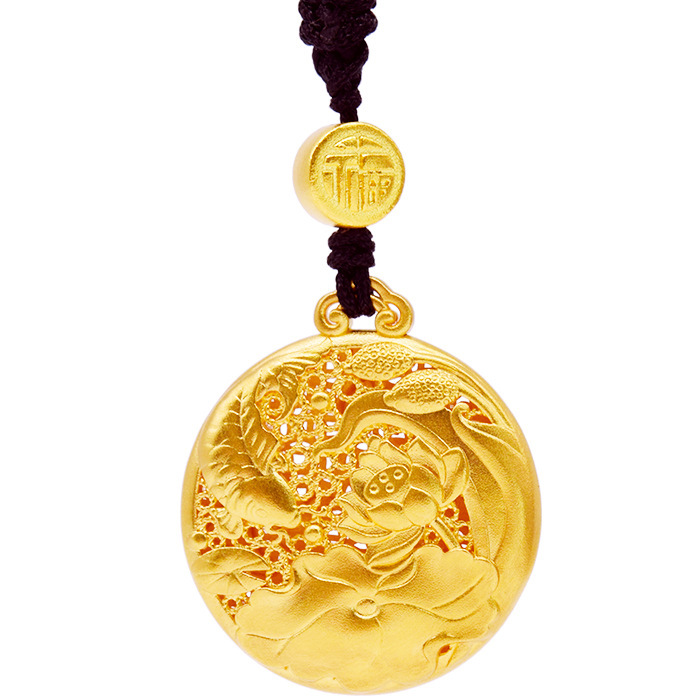 Gold lotus clump pendant necklace