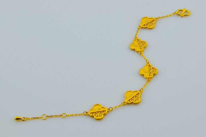 Hollow fashion through flowers gold bracelets