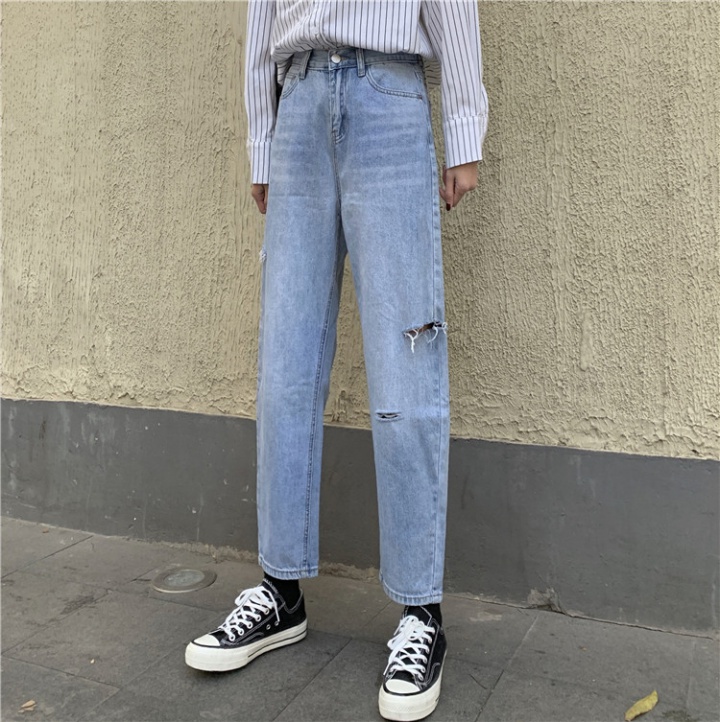 Light color loose jeans