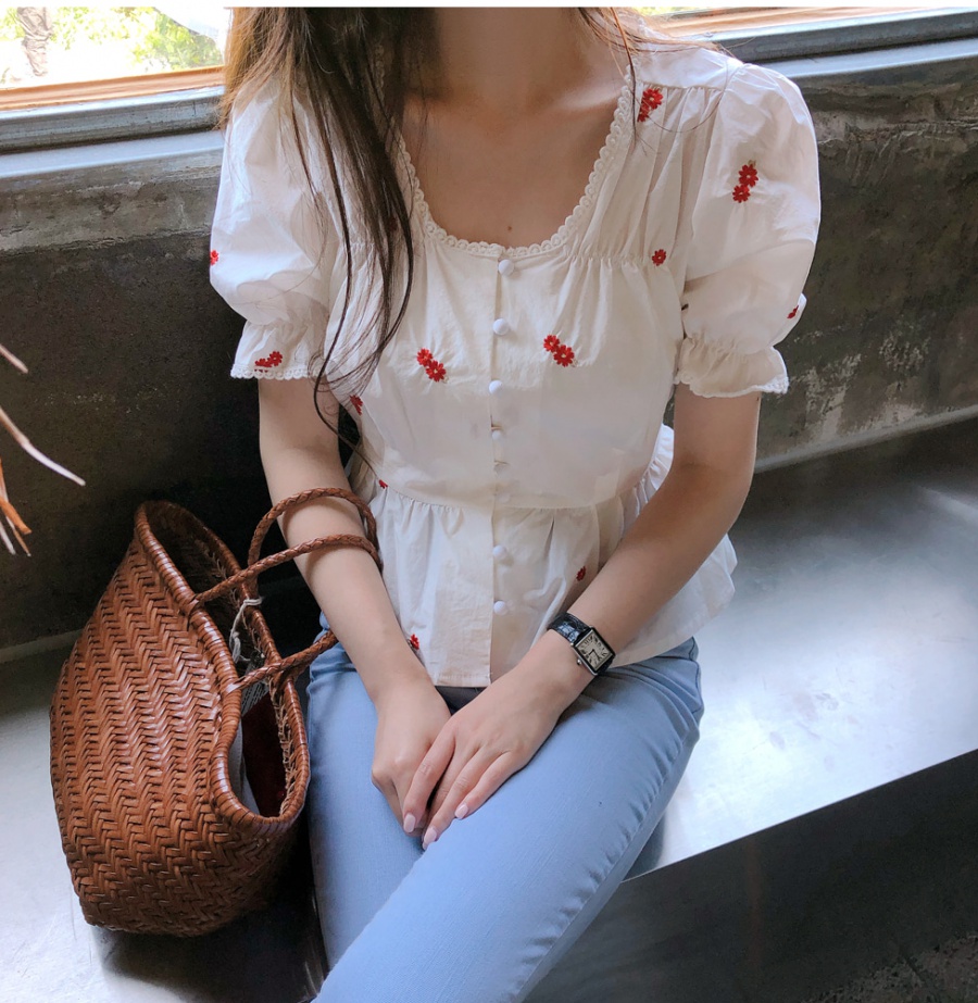 Colors refinement flowers embroidery maiden shirt