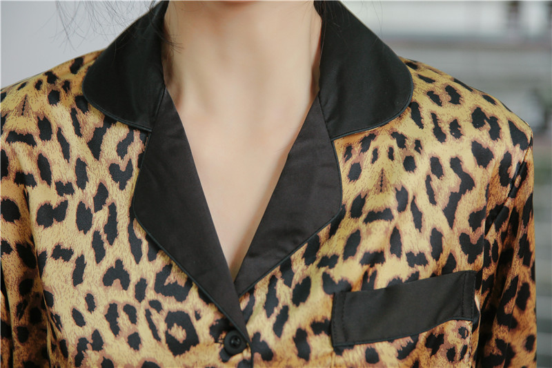 Imitation silk leopard pajamas a set for women