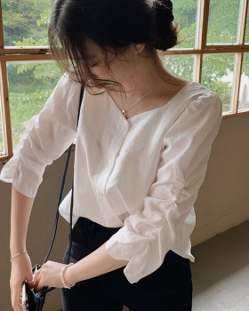 Pure fresh V-neck simple Korean style shirt
