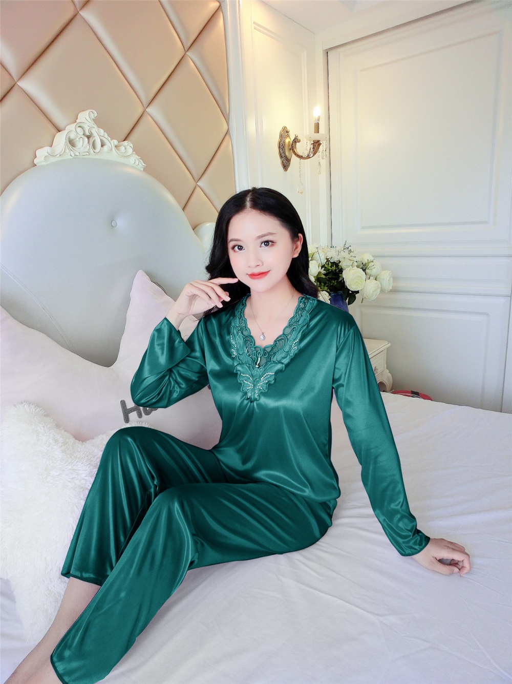 Summer homewear thin V-neck silk pajamas a set for women