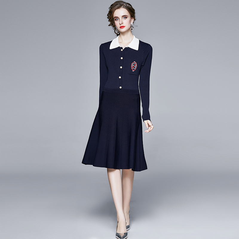 Embroidered knitted woolen yarn pearl buckle dress