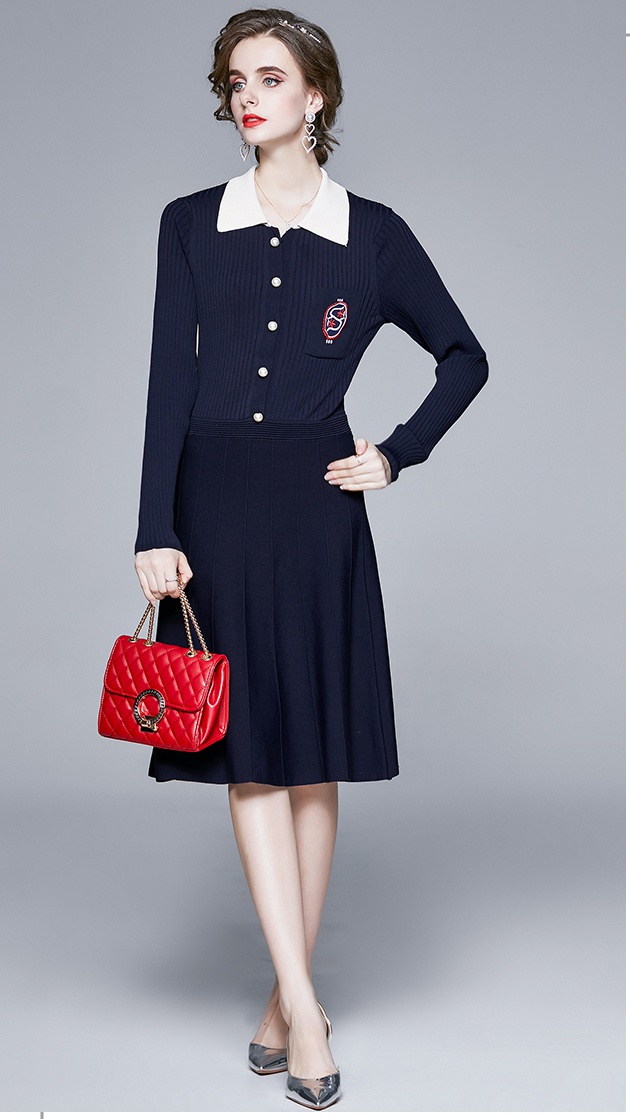 Embroidered knitted woolen yarn pearl buckle dress