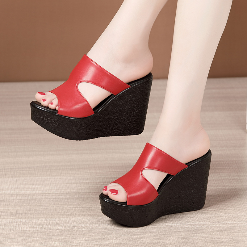 Thick crust platform trifle slippers for women