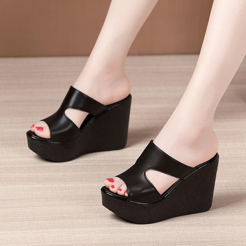 Thick crust platform trifle slippers for women