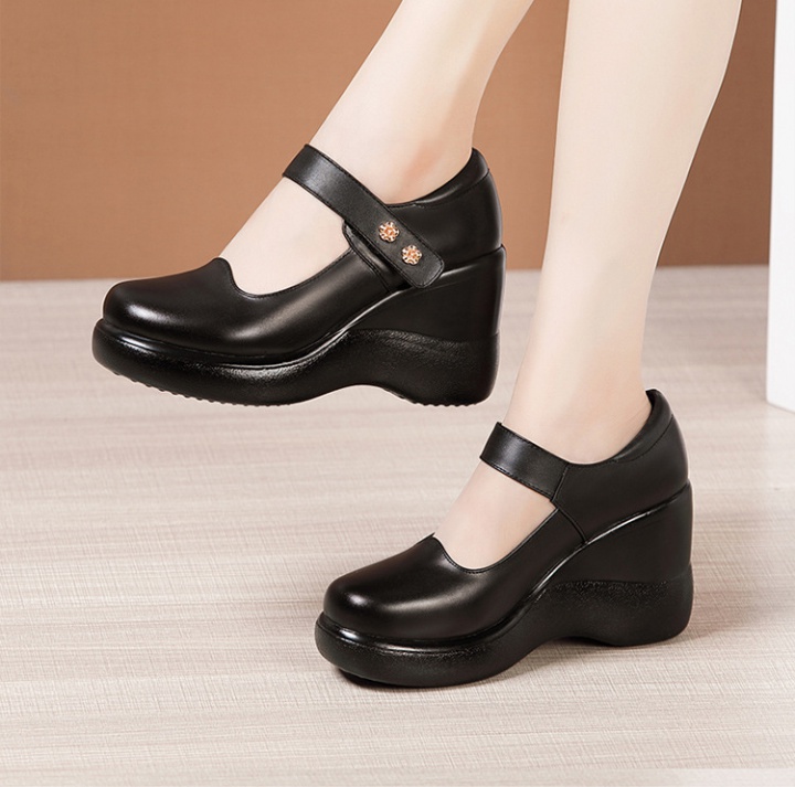 Middle-aged round leather shoes autumn footware for women