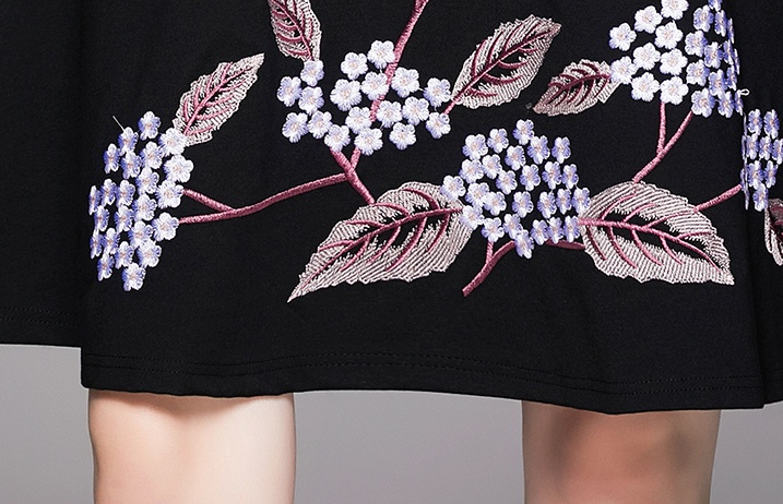 Elegant embroidery pinched waist long slim dress