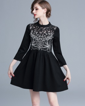 Short sleeve embroidery lace splice slim dress
