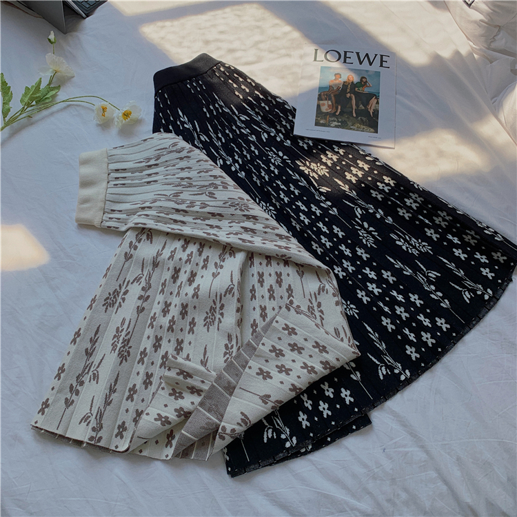 Thick knitted pleated Korean style retro long skirt