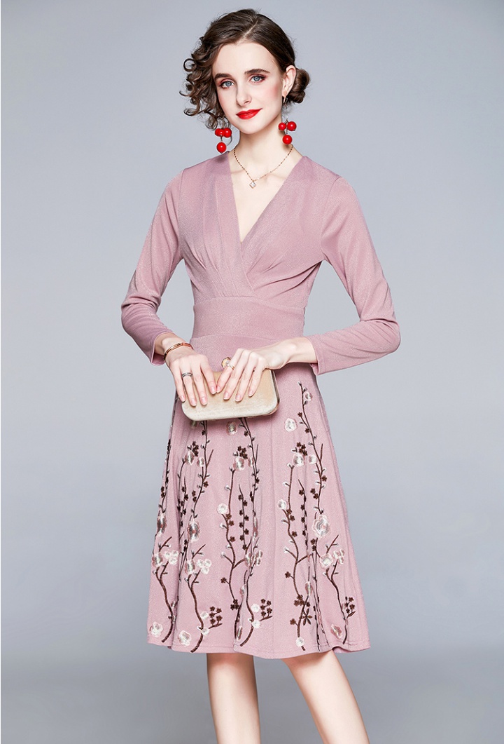 Elegant embroidered autumn European style slim V-neck dress