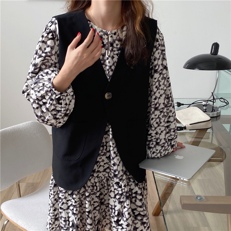 Sleeveless a buckle coat Korean style business suit