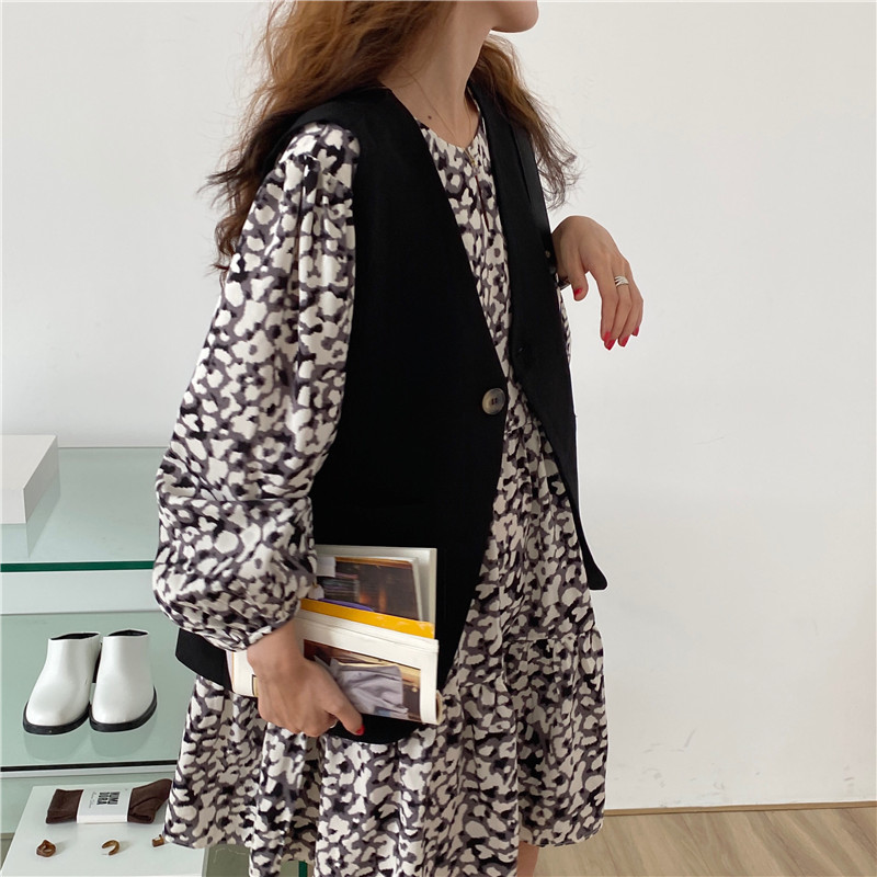 Sleeveless a buckle coat Korean style business suit