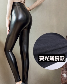Tight wears outside leggings thin leather pants