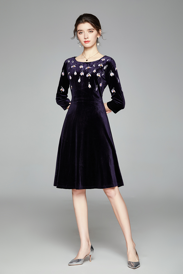 Temperament pinched waist autumn and winter embroidery dress