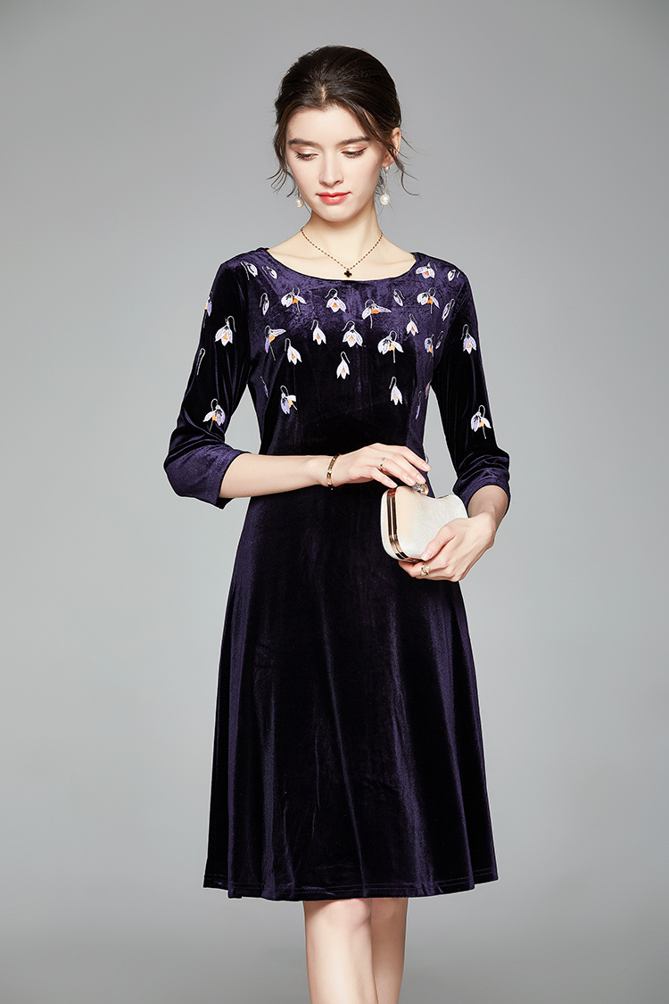 Temperament pinched waist autumn and winter embroidery dress