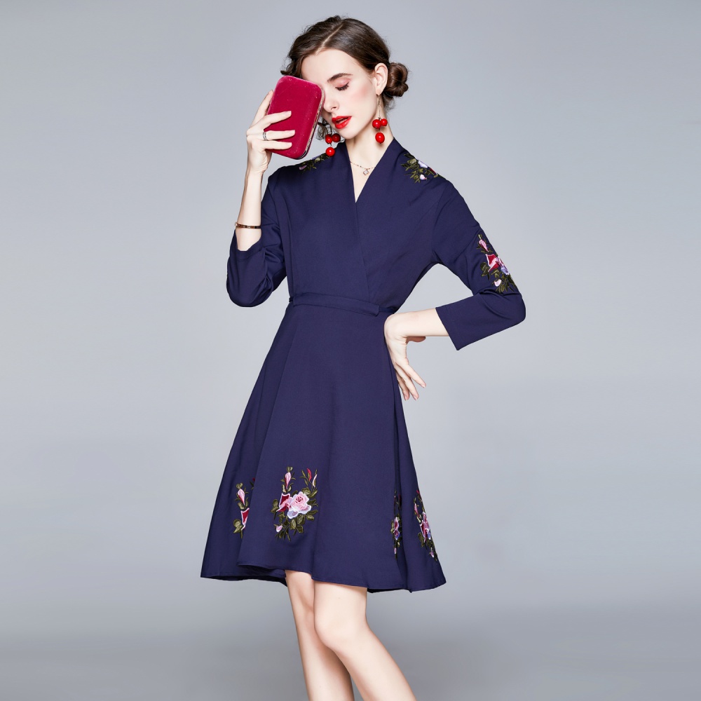 Small high collar embroidery European style slim dress