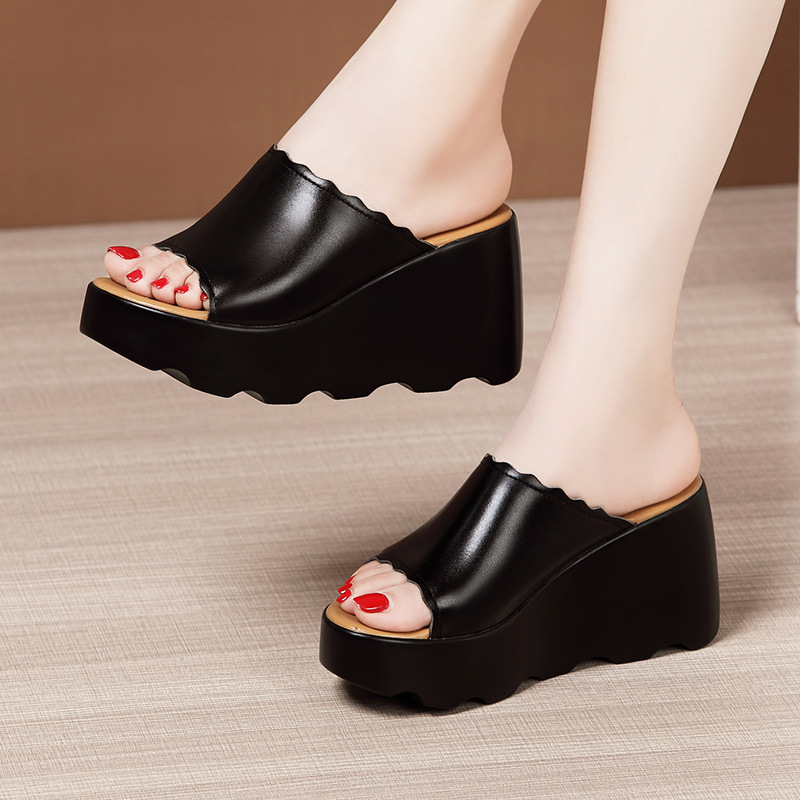 Wears outside thick crust platform fashion slippers for women