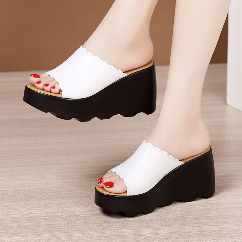 Wears outside thick crust platform fashion slippers for women