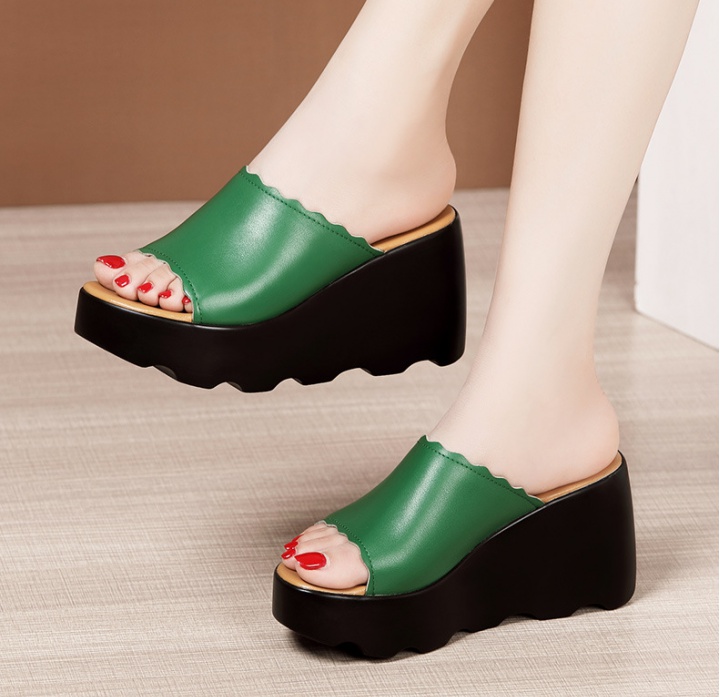 Wears outside thick crust platform fashion slippers for women