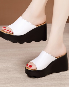 Wears outside thick crust platform fashion slippers for women