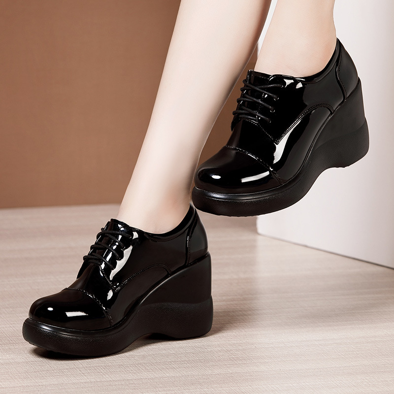 Trifle patent leather platform frenum shoes