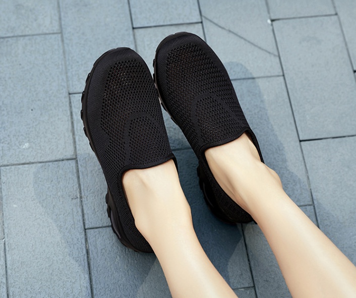 Breathable thick crust shake shoes Casual shoes for women