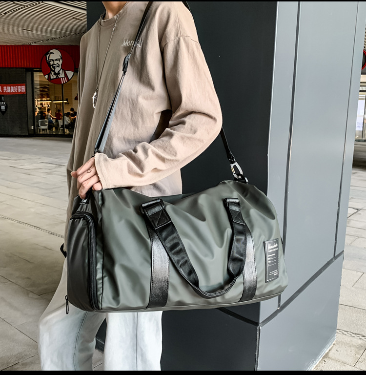 Portable travel high capacity travel bag