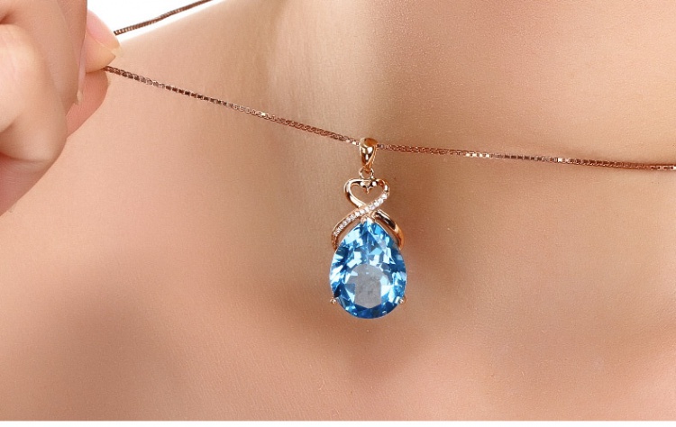 Heart luxurious pendant necklace