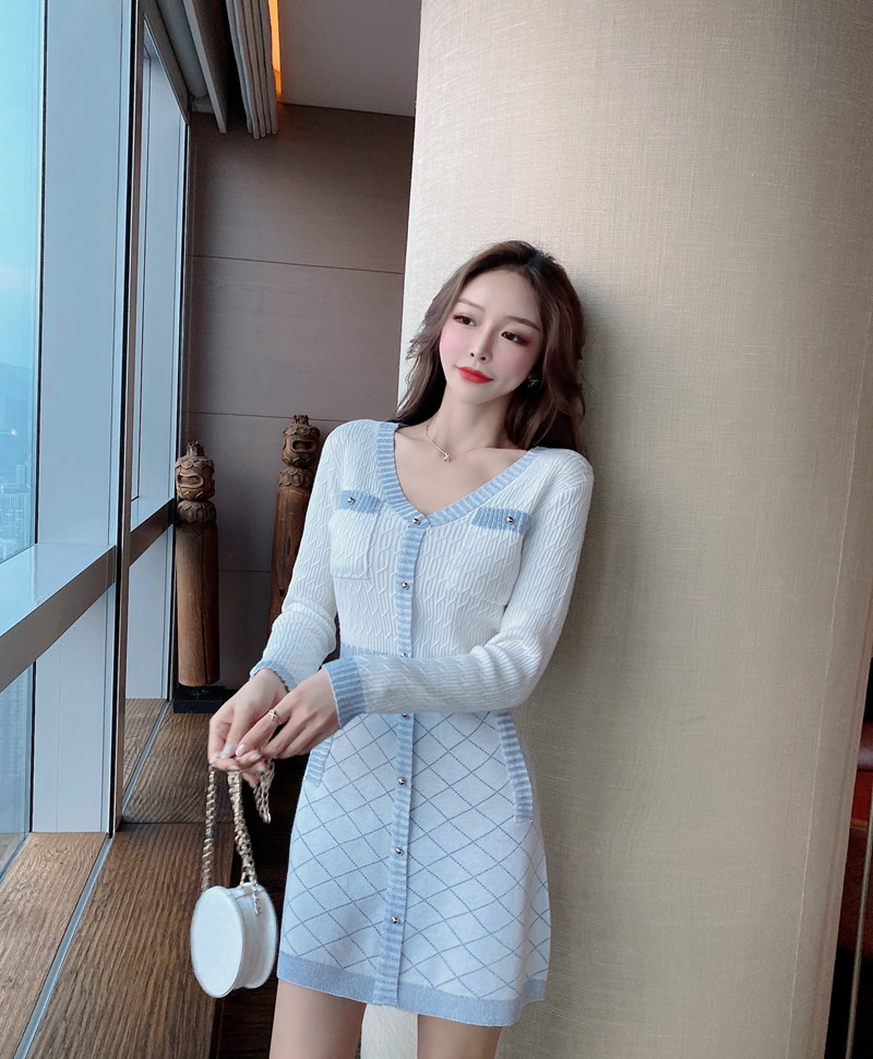 V-neck long sleeve bottoming knitted dress