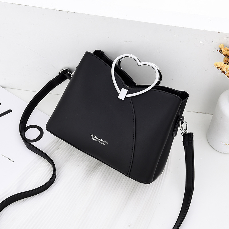 Generous shoulder simple bag fashion heart messenger bag
