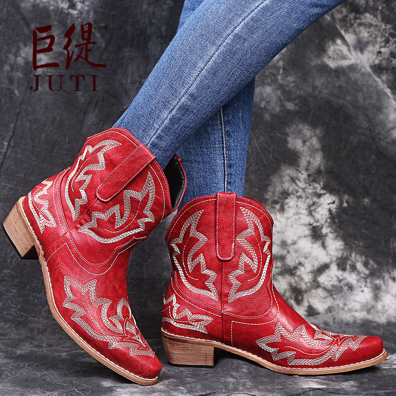 Autumn and winter embroidery pointed boots