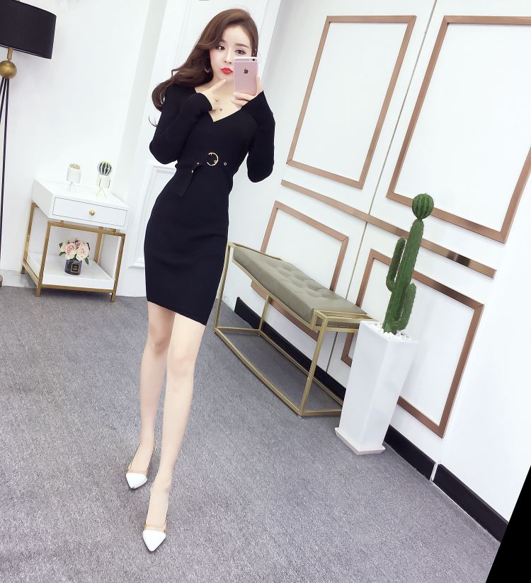 Autumn and winter knitted V-neck dress for women