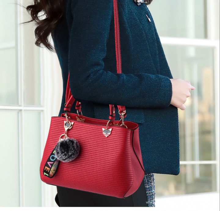 Korean style autumn and winter bag hairball handbag for women