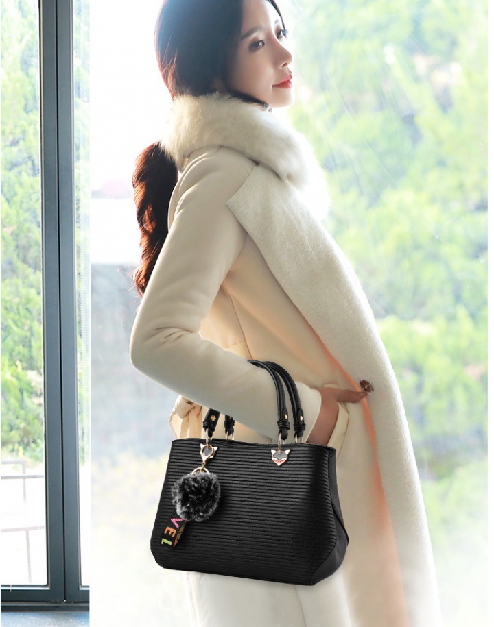 Korean style autumn and winter bag hairball handbag for women