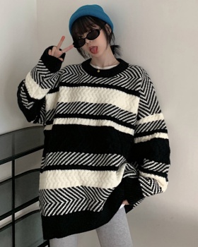 Long sleeve stripe sweater