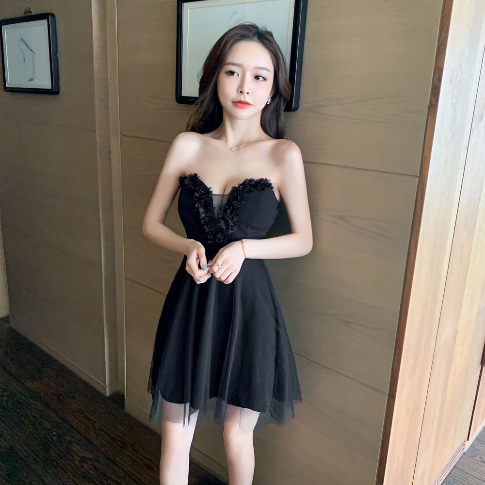 Low-cut summer lace wrapped chest night show dress