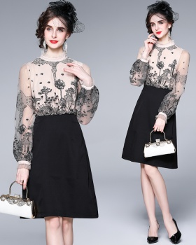 Pinched waist splice embroidered cstand collar spring dress
