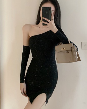 Slim sloping shoulder sexy dress