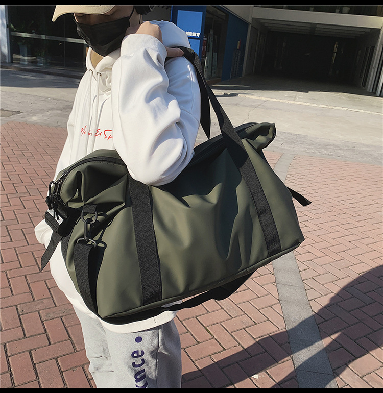 Portable travel high capacity fitness sports travel bag