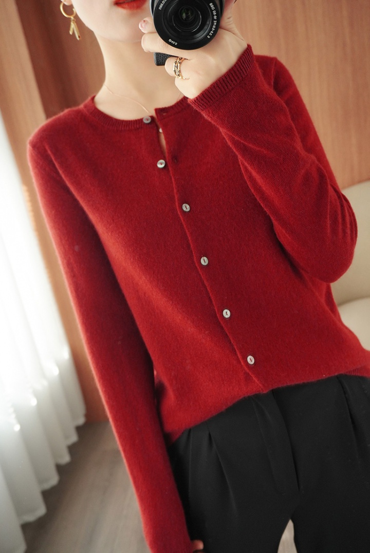 Wine-red loose sweater outside the ride coat for women