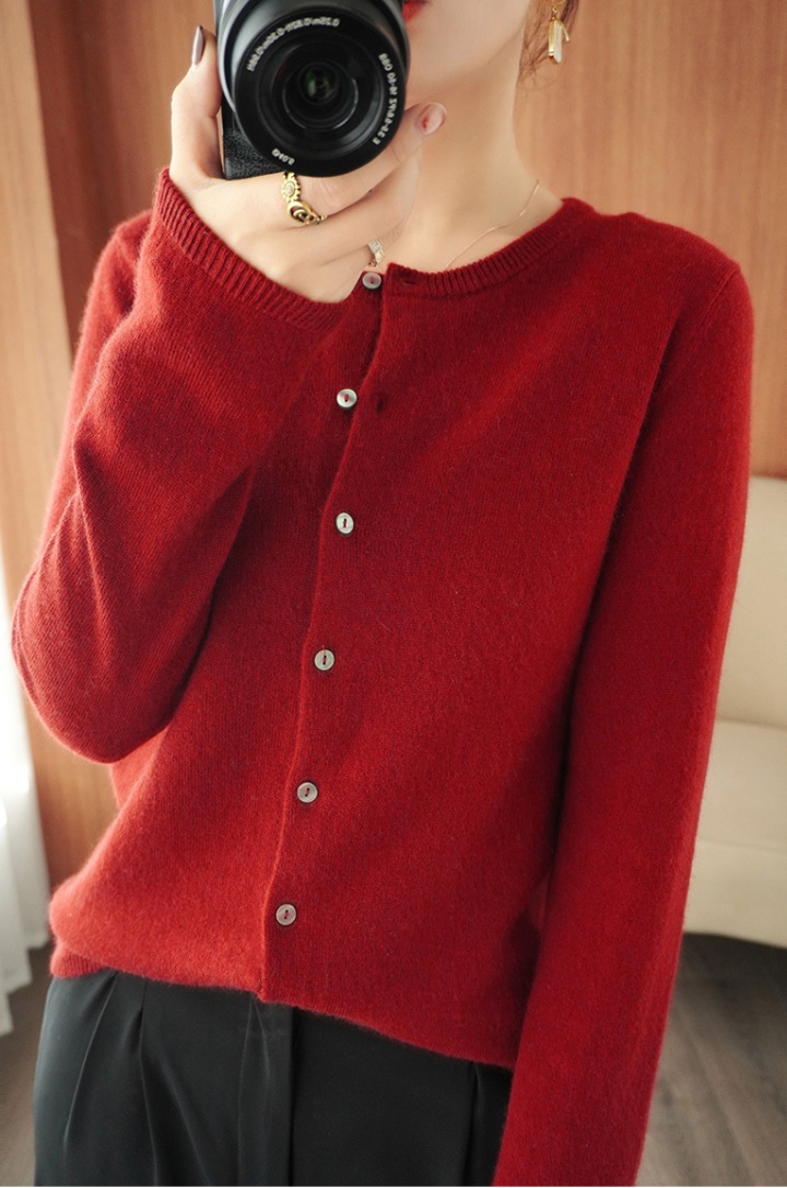 Wine-red loose sweater outside the ride coat for women